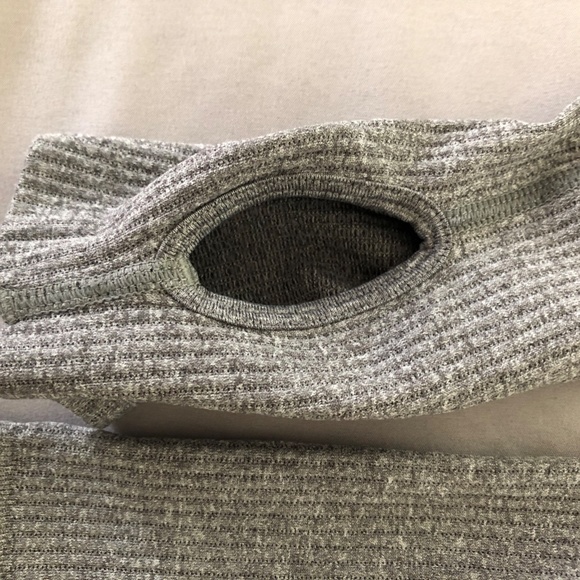 Uniqlo Hooded Sweater - Picture 3 of 4